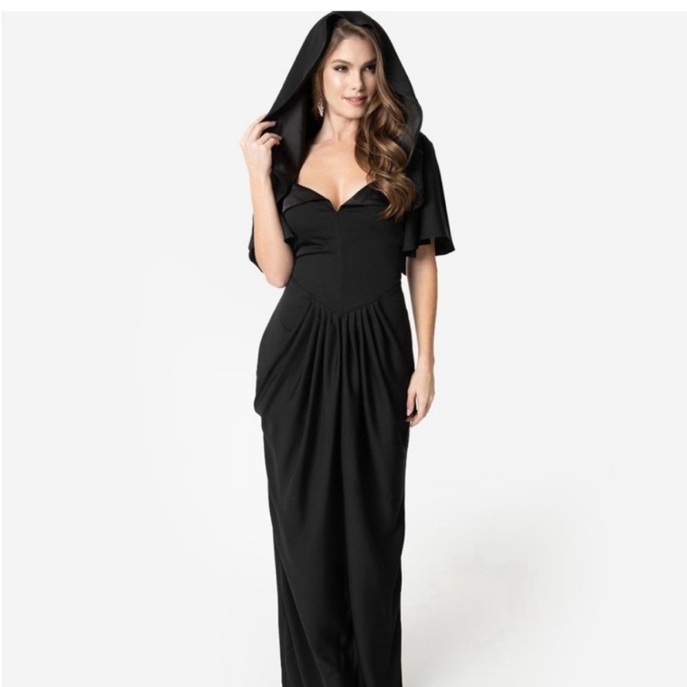 Micheline Pitt x Unique Vintage Zhora Hooded Gown